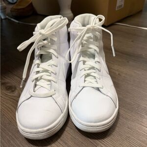 Nike Women's Court Royale 2 Mid Sneakers CT1725